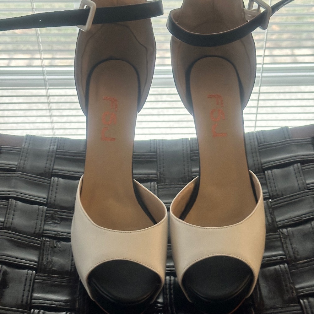 Never worn FSJ black and white Strappy heels